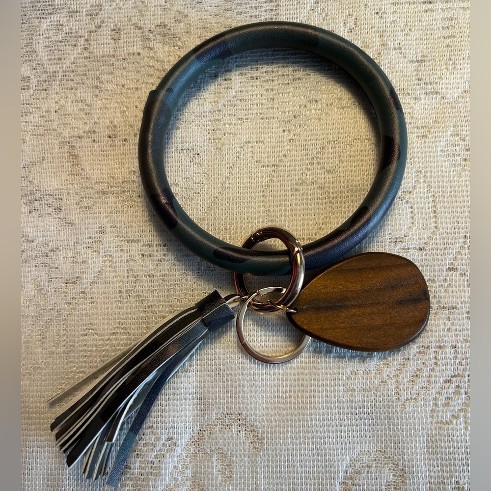 Green and Brown Key Holder with Wooden Charm